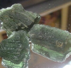 #004: チェコ、モルダウ地方産 AAAモルダバイト、宇宙から飛来した魅惑の贈り物、小型3個セット！